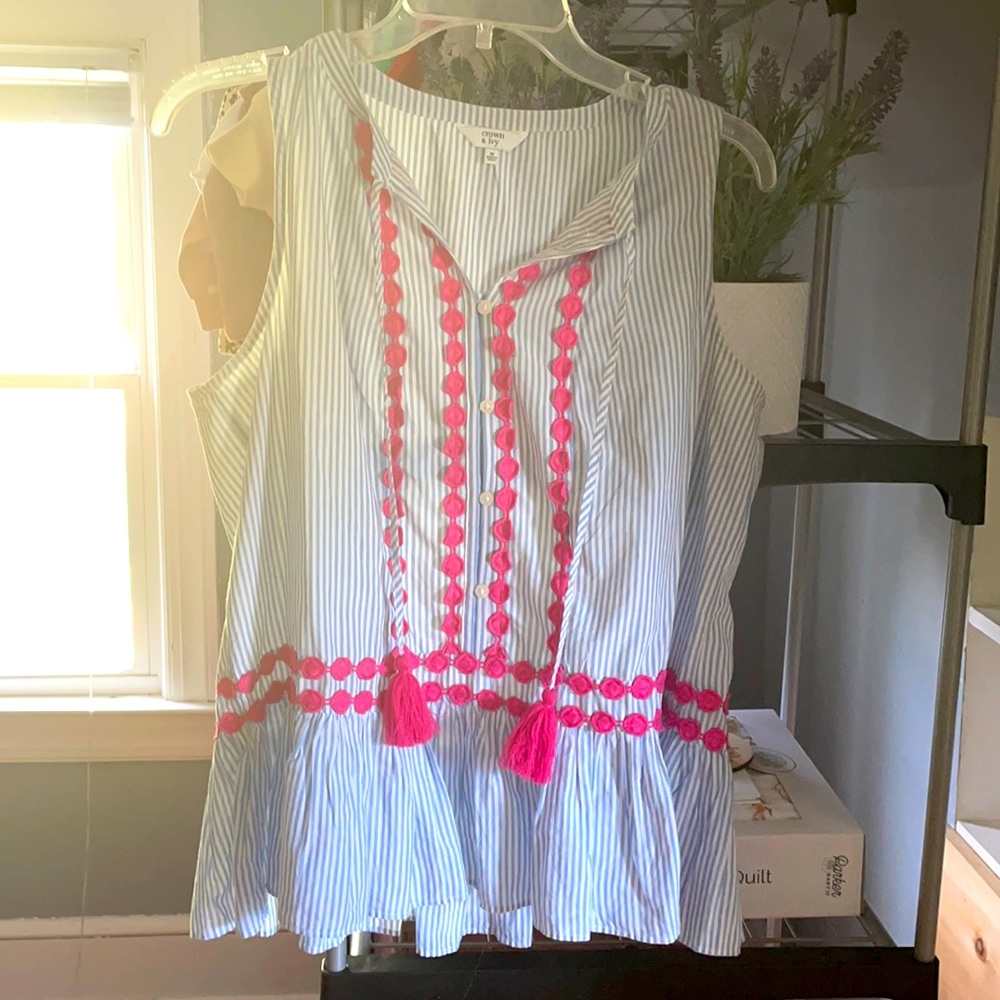 Crown and Ivy sleeveless top